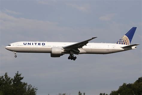 Track Flight Boeing 777.